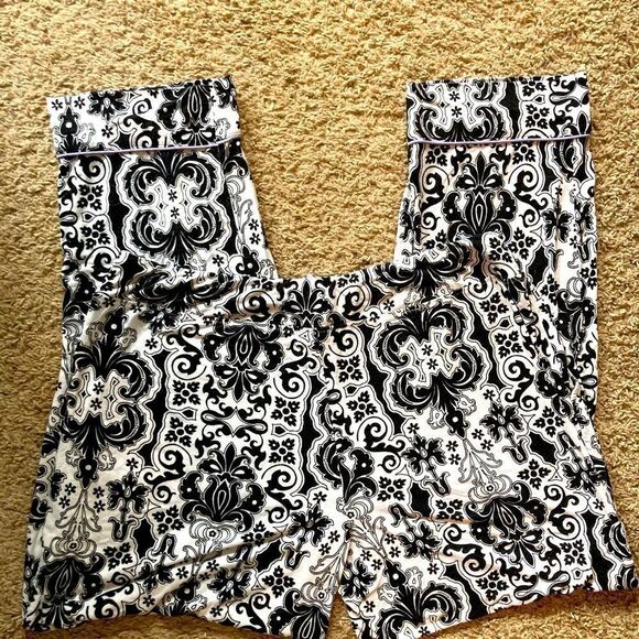 Soma NWOT pj bottoms w/ lavender satin piping and drawstring bow & pockets!! - Picture 3 of 9